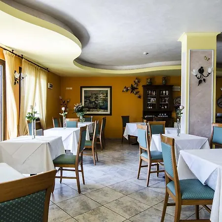 Smeraldo Λατζίζε