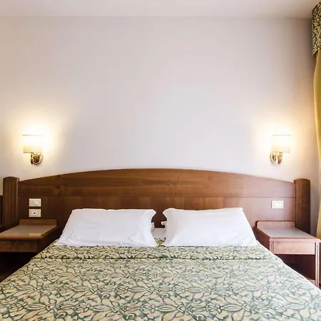 Smeraldo 3* Λατζίζε