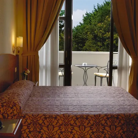 فندق Smeraldo لاتيزي