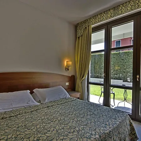 Smeraldo لاتيزي