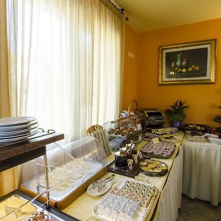 فندق Smeraldo 3*