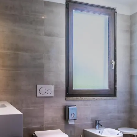 Smeraldo فندق لاتيزي